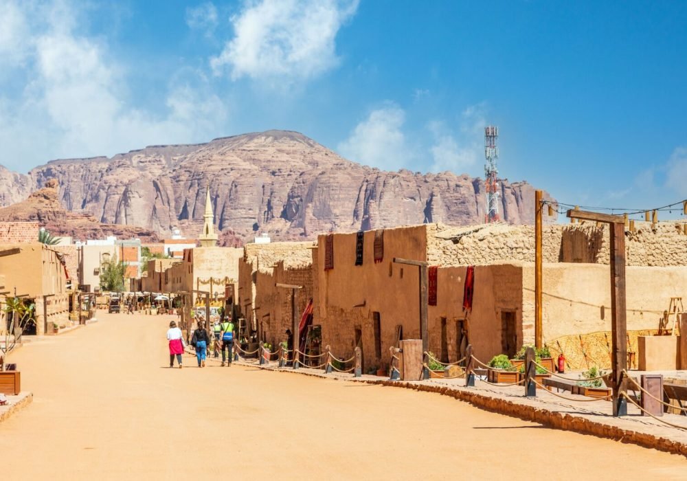 alula-old-town-tourists